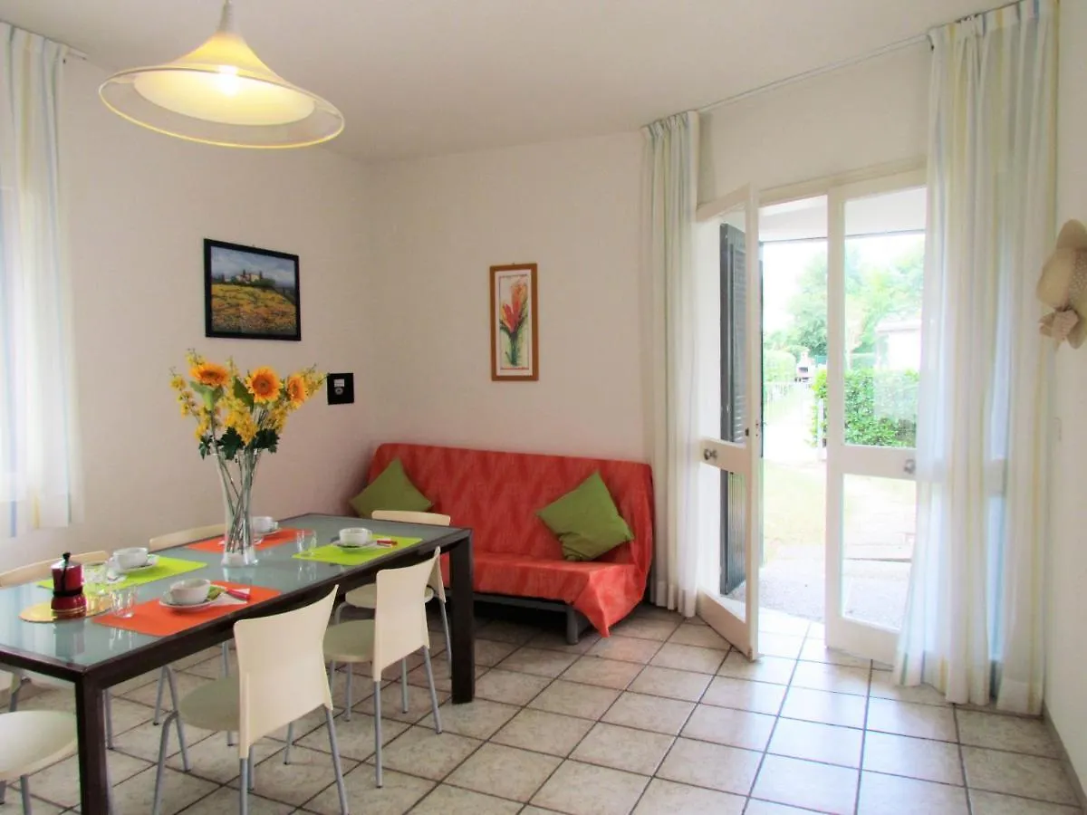 Comfortable Villa Close To The Beach 比比翁