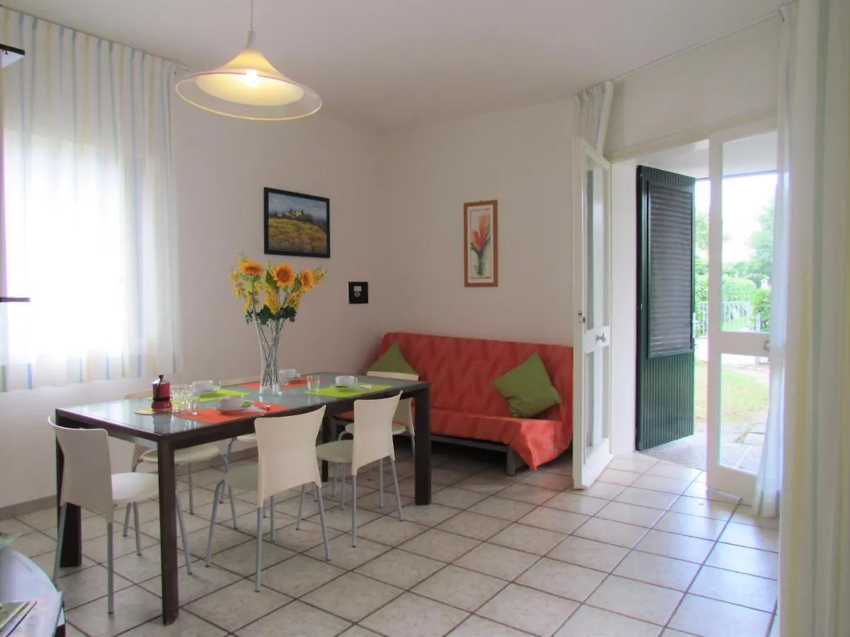 Comfortable Villa Close To The Beach 比比翁