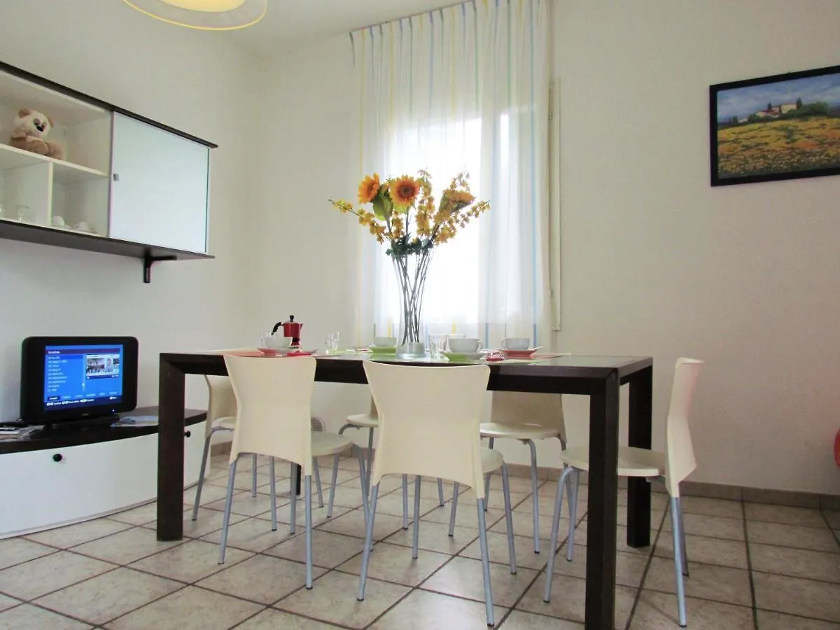 Comfortable Villa Close To The Beach 比比翁